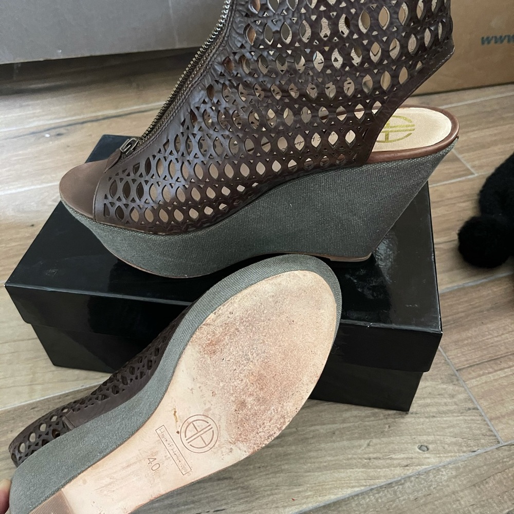 Wedges House of Harlow 1960